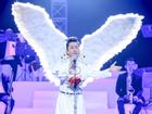 Tùng Dương đeo cánh thiên thần thể hiện 'Hai mùa Noel' đáp trả nghi vấn không biết hát Bolero