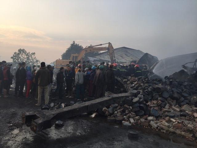 Cháy nhà máy bánh kẹo Tràng An 3: Thi thể 2 nạn nhân cháy đen không thể nhận dạng-2