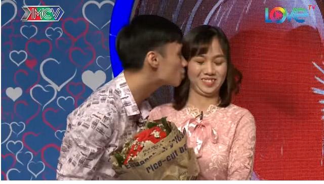 Da quá trắng và ít... lông, chàng trai thừa nhận mình ế lâu dài trong Bạn muốn hẹn hò-10