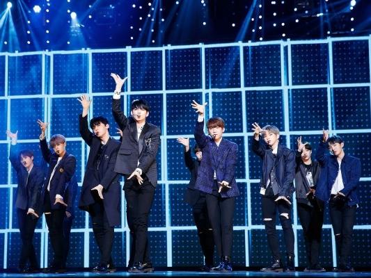 Hậu SBS Gayo Daejun 2017, Wanna One bỗng dưng xuất hiện thêm thành viên thứ 12?-6