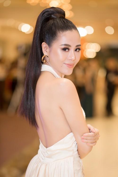 Tuyển tập những bộ cánh hở lưng trần gợi cảm nhất năm 2017-3