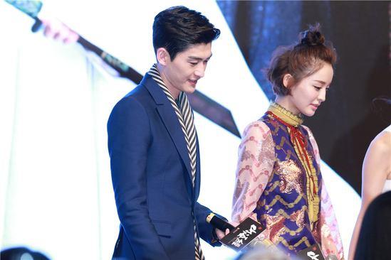 Trương Hàn và mỹ nữ Tân Cương Cổ Lực Na Trát chia tay sau 3 năm hẹn hò-4