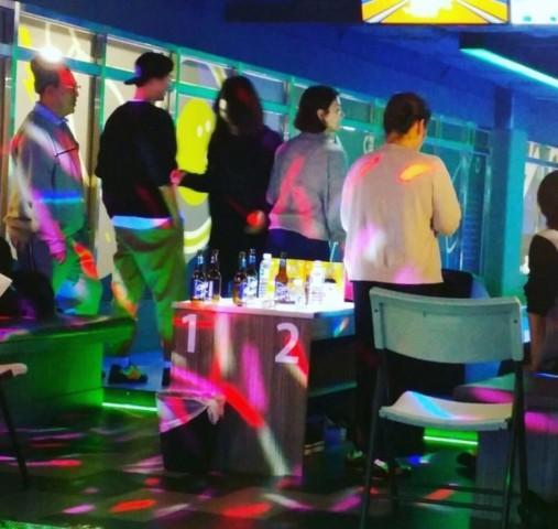 Sao Hàn 25/12: Song Joong Ki và Song Hye Kyo bị chụp ảnh vui vẻ đêm giáng sinh-1