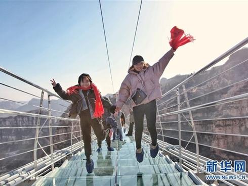 Bể bơi lộ thiên đẹp tựa viên ngọc lạc giữa biển khơi-6