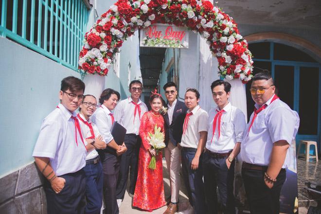 Dàn bê tráp thắt khăn quàng đỏ của cặp đôi chàng nhiếp ảnh và nàng của hiếm gây bão-4