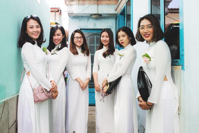 Dàn bê tráp thắt khăn quàng đỏ của cặp đôi chàng nhiếp ảnh và nàng của hiếm gây bão-8