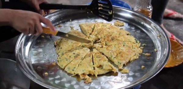 Tình người trong cơn bão Tembin: Người dân được ăn cơm miễn phí, vào khách sạn trú ẩn-4