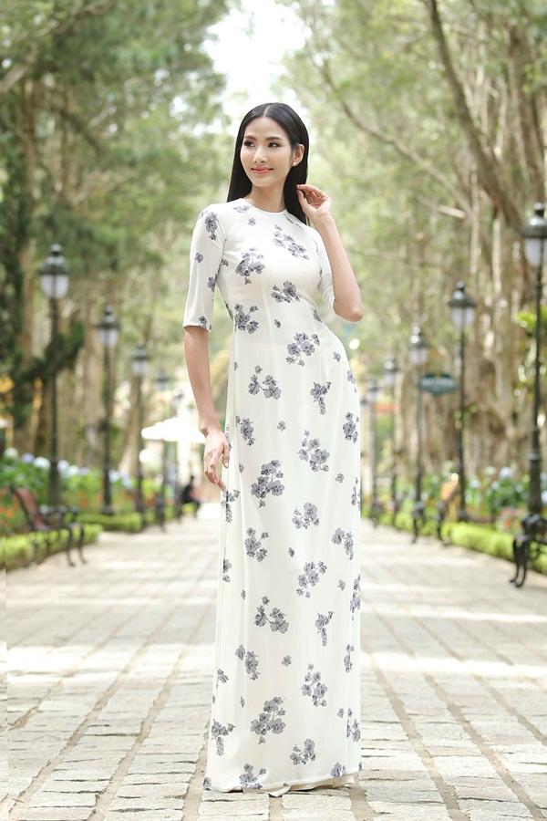 Dàn thí sinh Hoa hậu Hoàn vũ kẻ chín người mười khi khoe sắc với áo dài nền nã-3