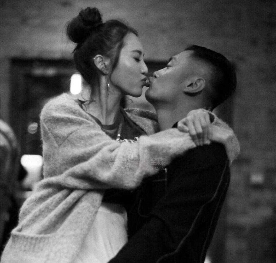 Điểm lại những hôn lễ từ ầm ĩ cho đến kín tiếng của sao Hoa ngữ năm 2017-2