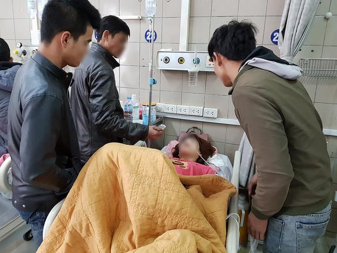 Yên Bái: Tẩm xăng tự thiêu, chồng hóa ngọn đuốc sống khiến vợ và người làm thuê bị bỏng nặng-1