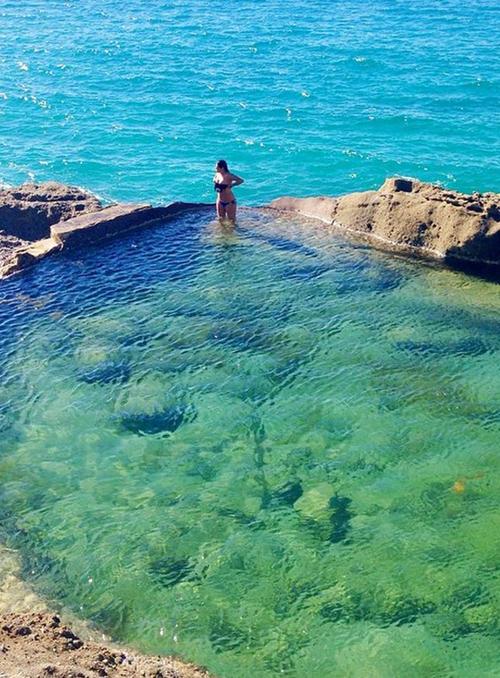 Bể bơi lộ thiên đẹp tựa viên ngọc lạc giữa biển khơi-4