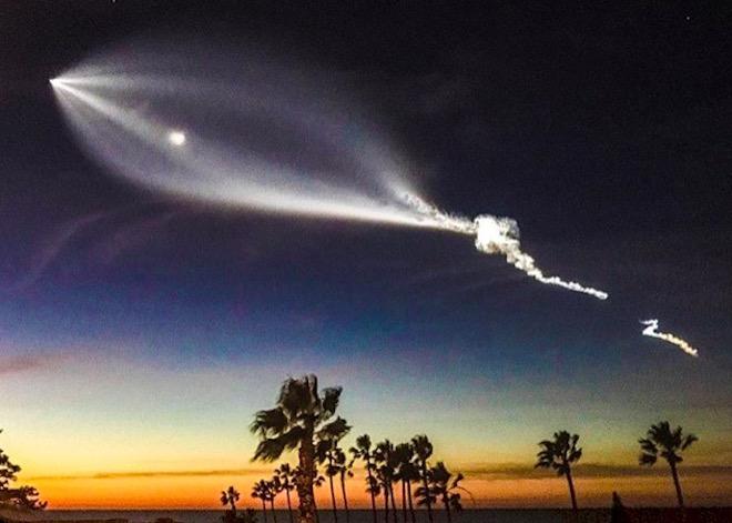 Elon Musk đùa như thật về chùm sáng tựa UFO trên bầu trời đêm-1