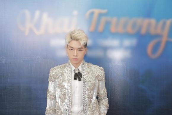 Không ngờ chỉ một bộ trang phục, Đức Phúc lại diện đến 4 lần trong tháng-4