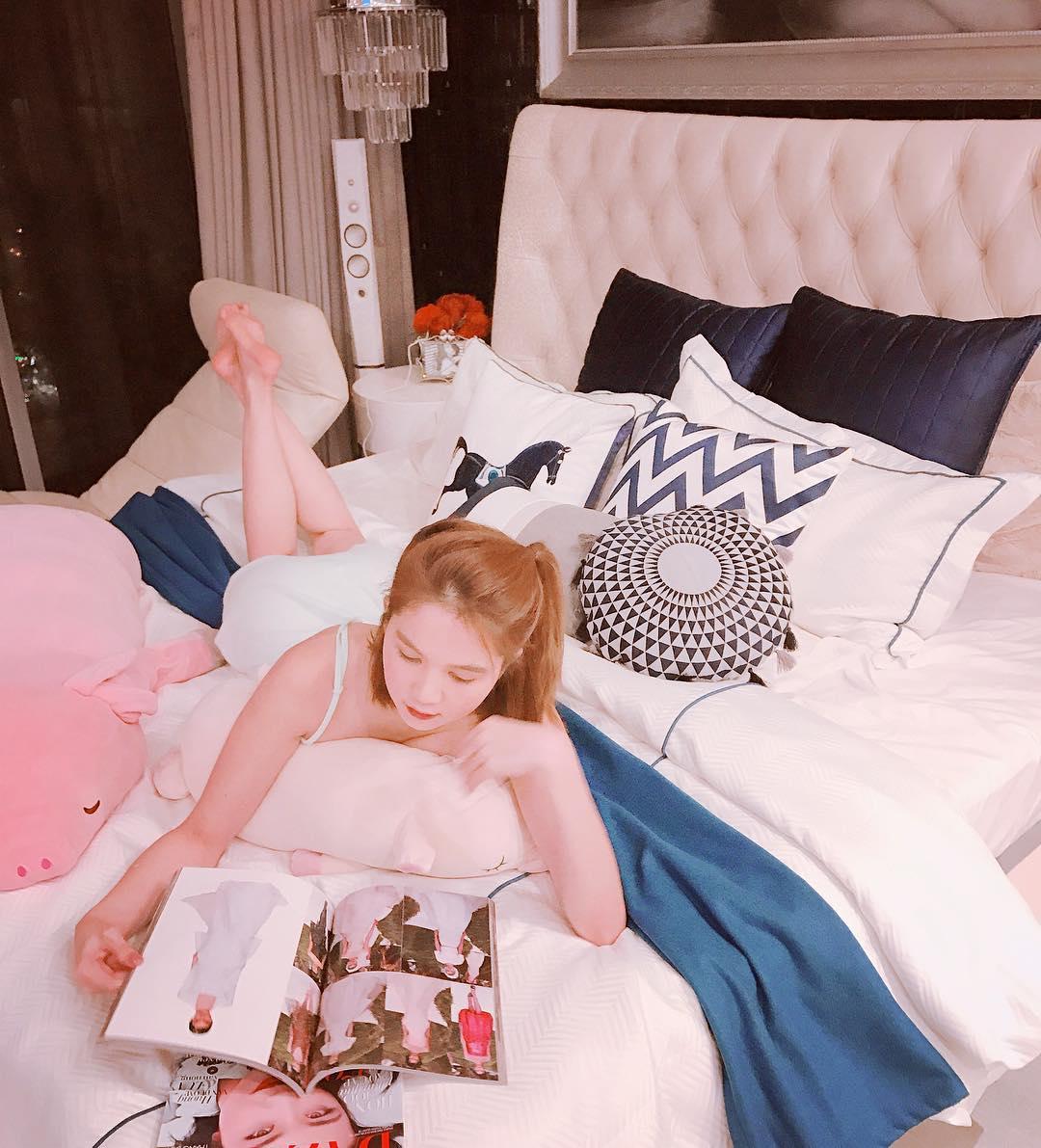 Tin sao Việt: Trấn Thành ghép hàng nghìn bức ảnh cảm ơn Hari Won nhân kỷ niệm 1 năm ngày cưới-4