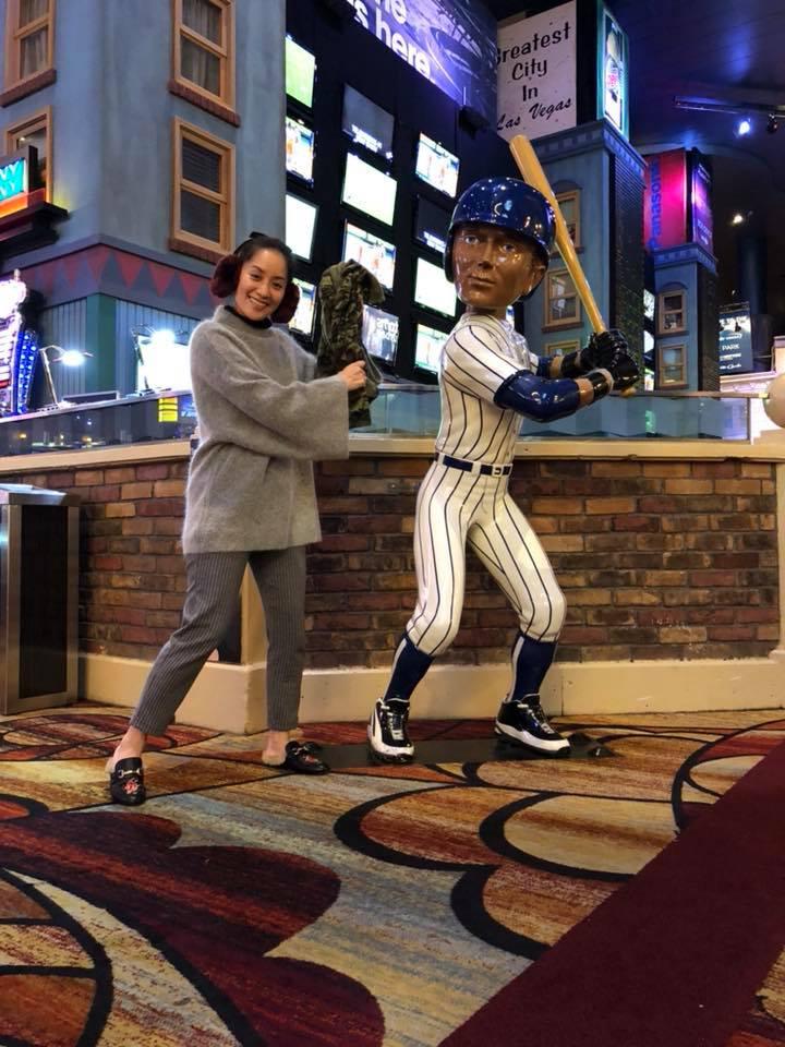 Tin sao Việt: Trấn Thành ghép hàng nghìn bức ảnh cảm ơn Hari Won nhân kỷ niệm 1 năm ngày cưới-10