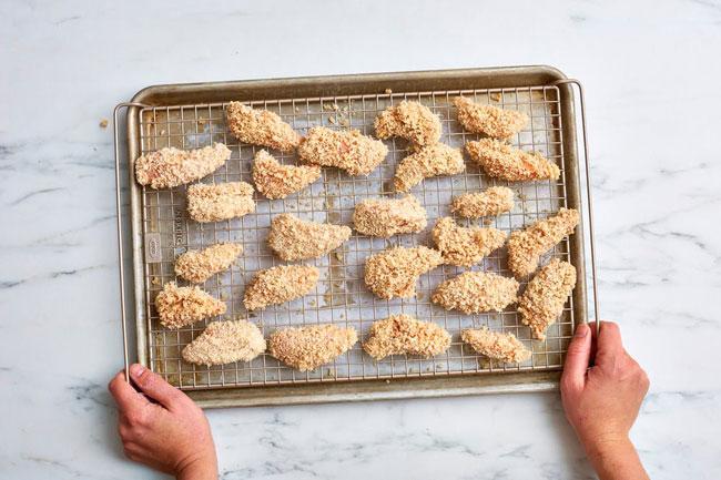 Món ngon mỗi ngày: Cánh gà rút xương bao bột giòn rụm-3