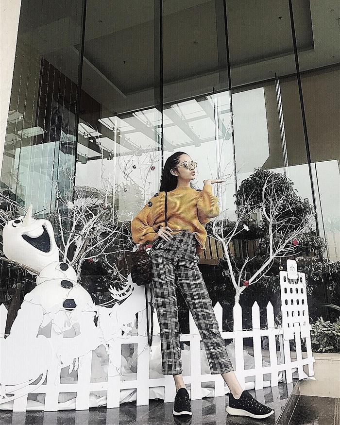 Angela Phương Trinh khoe dáng cực sexy, Hà Hồ kín đáo vẫn sang chảnh hết nấc-9