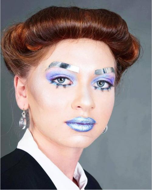 Quên lông mày ngang đi, đây mới là những kiểu lông mày làm chị em điên đảo suốt năm qua-3