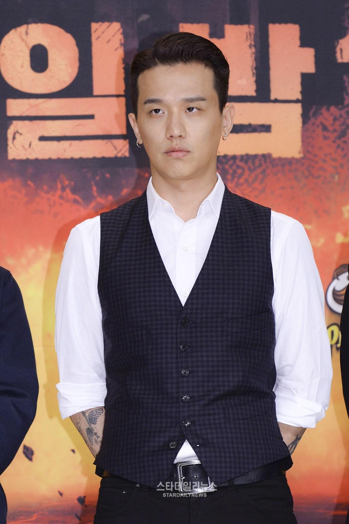 Scandal bẩn, tội lỗi và mất mát vẽ nên màu xám bao trùm showbiz Hàn năm 2017-4