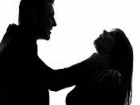 Lời khai của người chồng sát hại vợ rồi tắm rửa, tới công an đầu thú: Nghi ngờ vợ có người khác