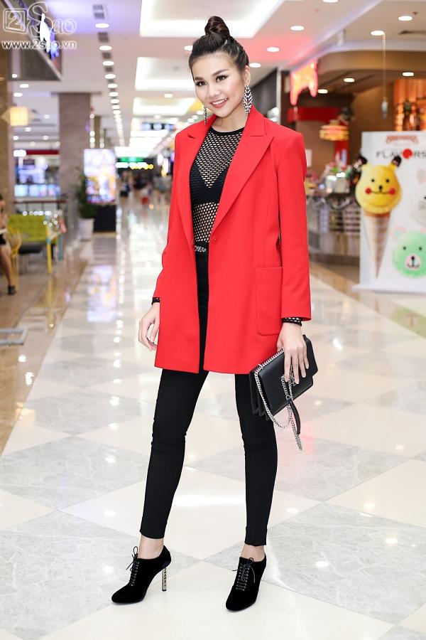 Thanh Hằng và Minh Hằng lộng lẫy đến chúc mừng phim mới của Lương Mạnh Hải-5