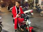 'Anh già Noel' điển trai lái môtô tặng quà cho trẻ vô gia cư