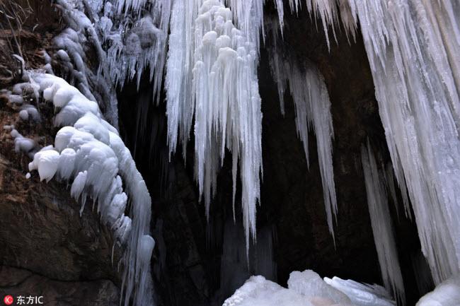 Ngắm thác băng nhân tạo đẹp mê hồn ở Trung Quốc-2