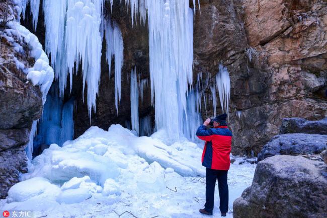 Ngắm thác băng nhân tạo đẹp mê hồn ở Trung Quốc-6