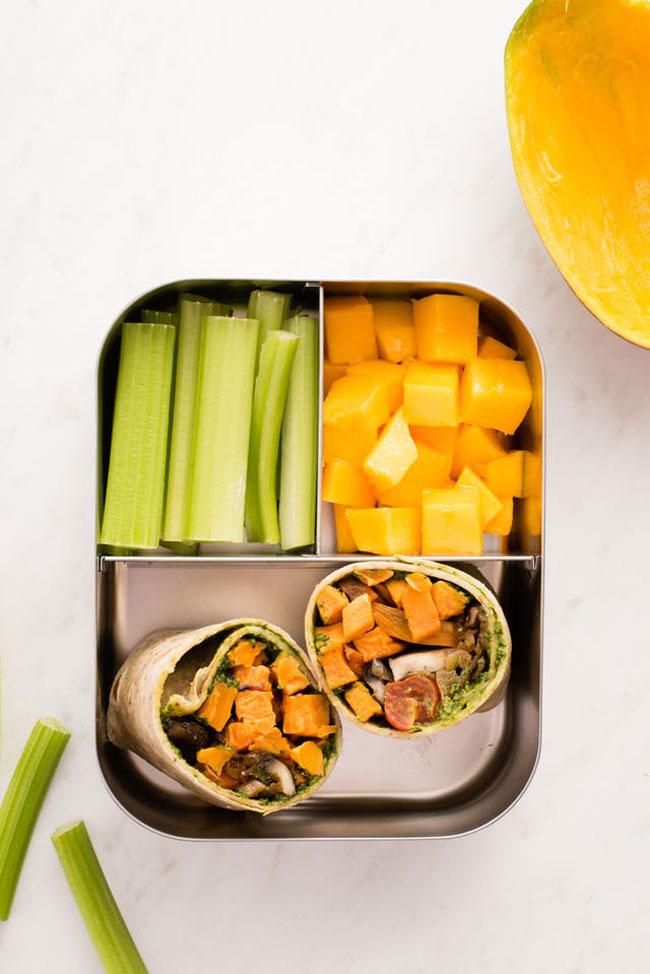 Bánh cuộn khoai lang kèm hành tây caramel sốt pesto-1