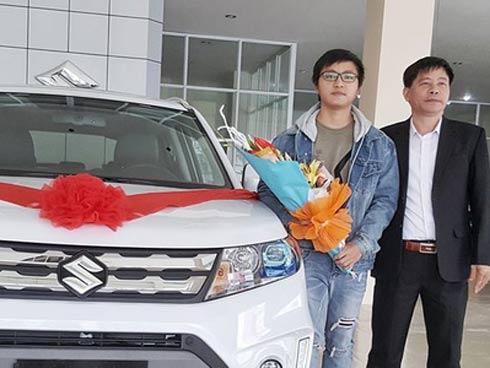 Sinh viên 21 tuổi làm thêm mua tặng ô tô 800 triệu, năn nỉ nửa năm bố mẹ mới nhận quà-1