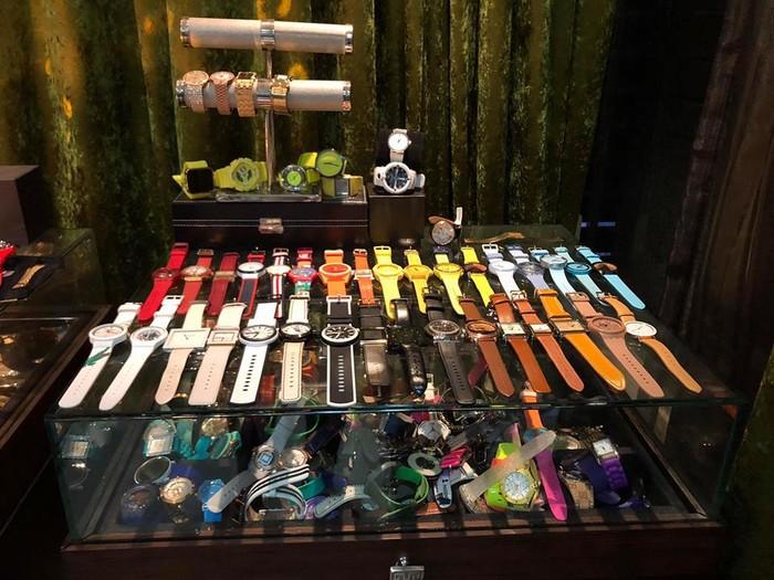 Ngắm 4 kho hàng hiệu to như siêu thị thời trang của sao Việt khiến triệu người ngưỡng mộ-5