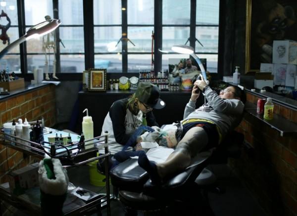 Phụ nữ và những hình xăm ‘xấu xí’: Khi định kiến khắt khe của xã hội dần được xóa mờ-3