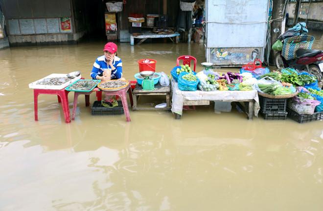 Lũ về bất ngờ, người Nha Trang không kịp trở tay-1