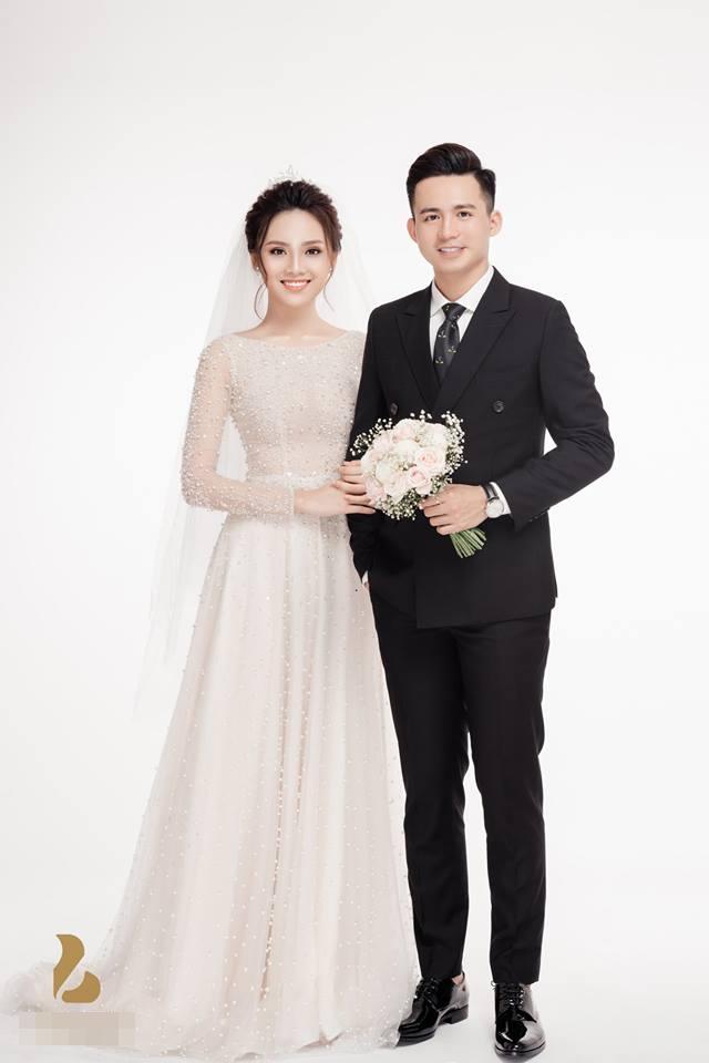 Hé lộ ảnh cưới ít ỏi trước lễ đính hôn của Top 10 Hoa hậu Việt Nam Trần Tố Như và hot boy cảnh sát-1