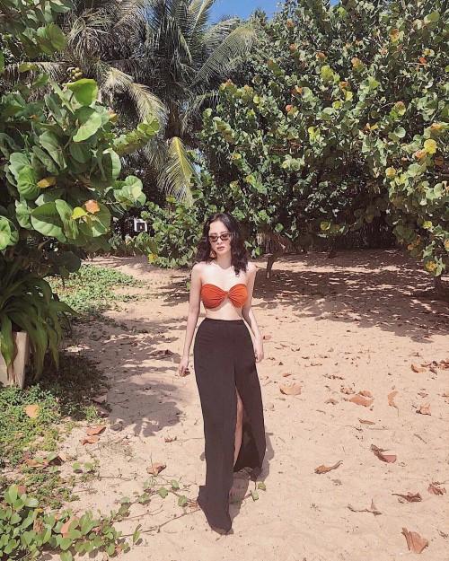 Cuồng khoe thân nhất Vbiz 2017, Angela Phương Trinh: Mặc cũng như không!-4