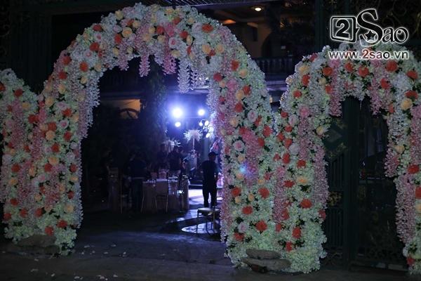 Tư gia nhà Lâm Khánh Chi ngập trong hoa trước ngày xuất giá theo chồng trẻ-2