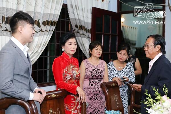 Tư gia nhà Lâm Khánh Chi ngập trong hoa trước ngày xuất giá theo chồng trẻ-14