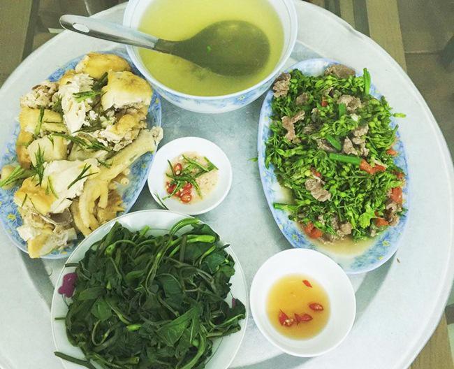 9x xinh đẹp chia sẻ những bữa cơm đầy ắp món ngon, chỉ 25 nghìn đồng/người-5