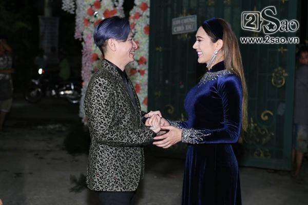 Hàng xóm quây kín nhà Lâm Công Chúa trong ngày hôn lễ-9