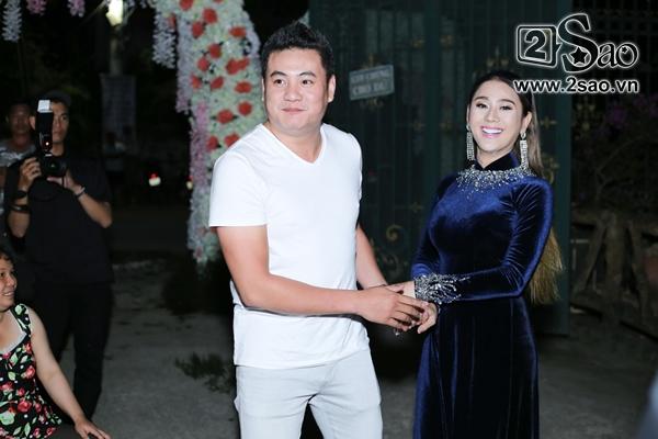 Hàng xóm quây kín nhà Lâm Công Chúa trong ngày hôn lễ-12