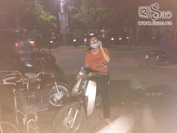 Đám cưới Lâm Khánh Chi thu hút sự quan tâm của người đi đường-2