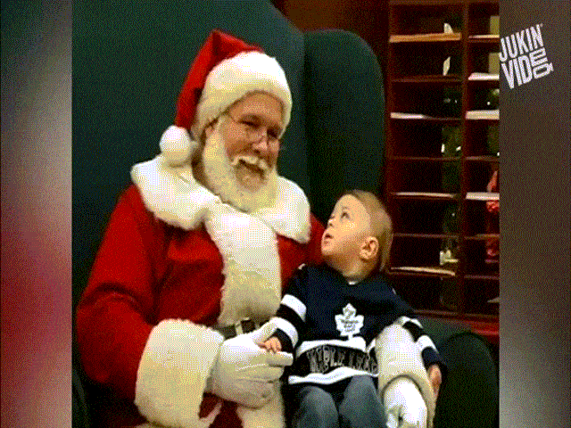 'Ông là ai, cháu không biết ông... ông đi ra đi'