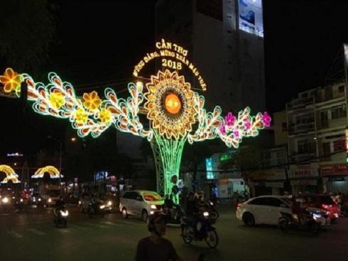 Diễn biến mới vụ Facebooker đăng ảnh cổng chào Xuân 2018 kèm hình nhạy cảm-3