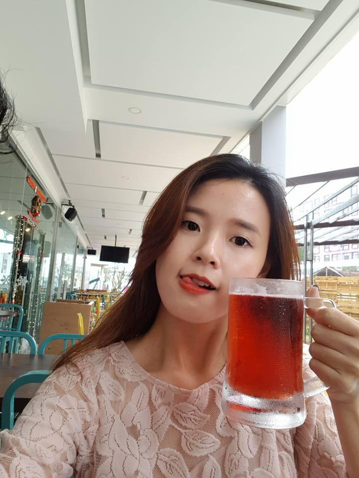 Hot girl - hot boy Việt: Midu khoe 1001 biểu cảm khi chụp ảnh tự sướng ở Đà Nẵng-3