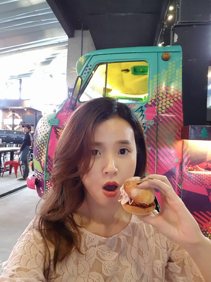 Hot girl - hot boy Việt: Midu khoe 1001 biểu cảm khi chụp ảnh tự sướng ở Đà Nẵng-4