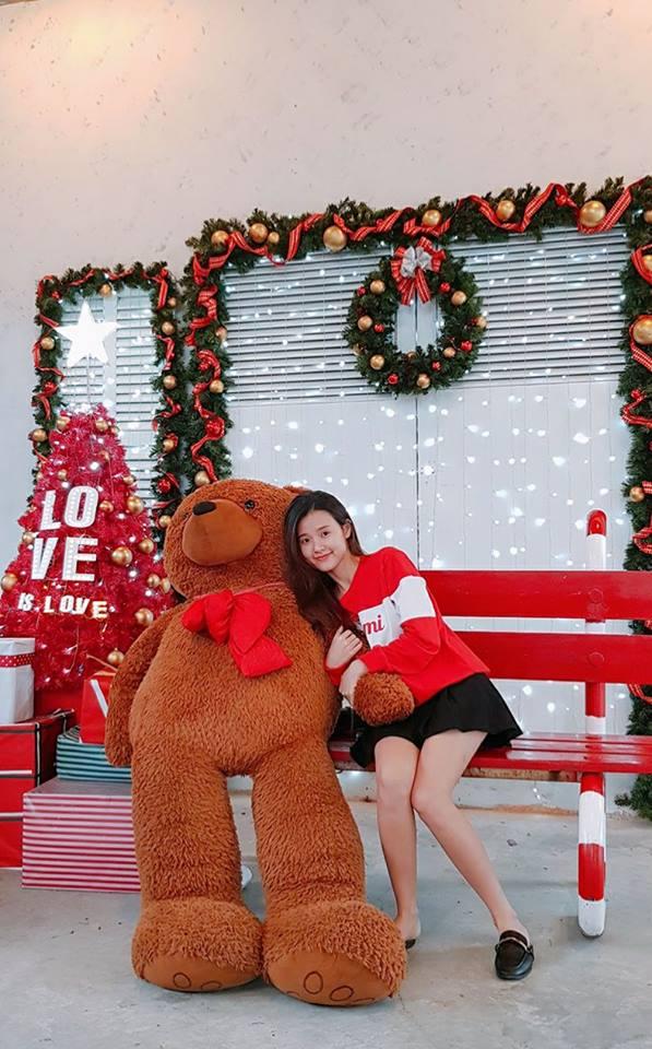 Hot girl - hot boy Việt: Midu khoe 1001 biểu cảm khi chụp ảnh tự sướng ở Đà Nẵng-5