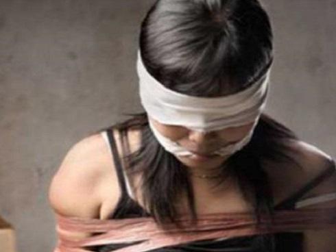 Cô gái chết cóng vì bị mẹ nhốt trong phòng 3m2 suốt 15 năm, hằng ngày cho ăn 1 bữa-3