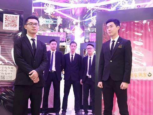 Trung tâm thương mại trưng bày trai đẹp để cho thuê