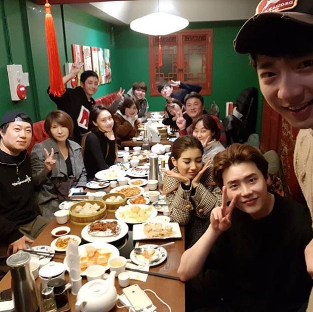 Sao Hàn 28/12: Sau khi chia tay Lee Min Ho, Suzy vô cùng vui vẻ bên Lee Jong Suk-2