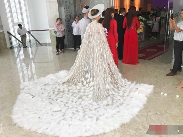 Thay 15 bộ váy từ khi bắt đầu đến lúc kết thúc đám cưới, Lâm Khánh Chi khiến hội chị em điêu đứng-7